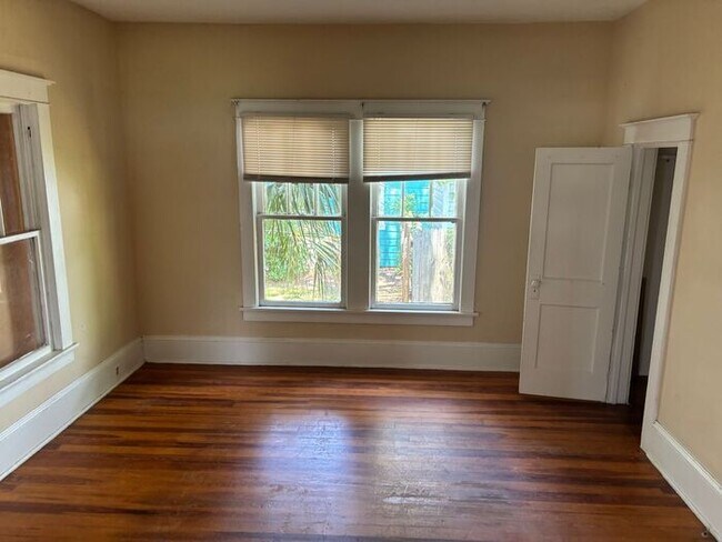 Building Photo - Historic Home in Historic Sought after New...
