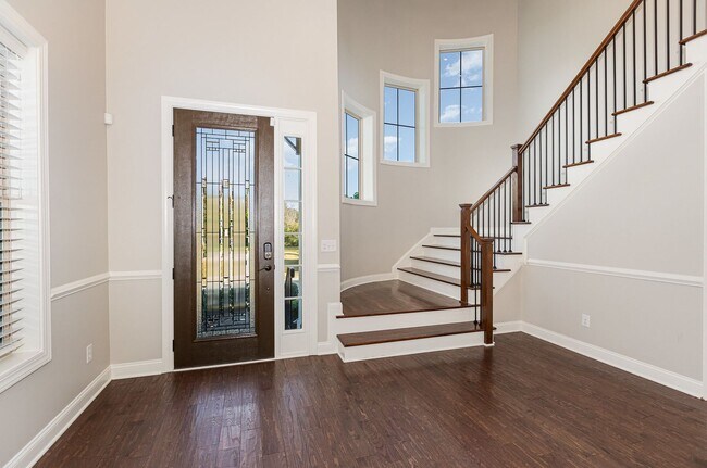 Building Photo - Stunning 5-Bedroom, 5-Bathroom Home with Chef's Kitchen and Luxurious Features