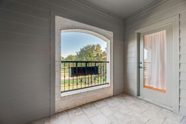 Building Photo - Exquisite 1.3-Acre French-Style Estate by Alford Custom Homes – Available for Lease!