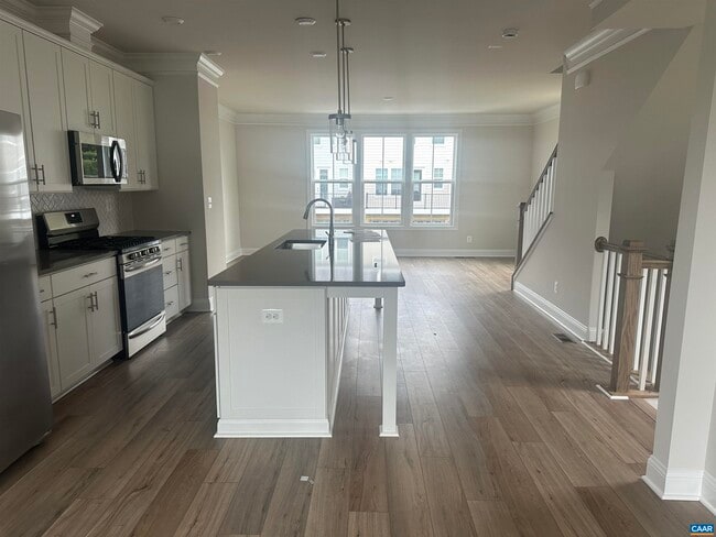 Building Photo - 2024 Calico Ct