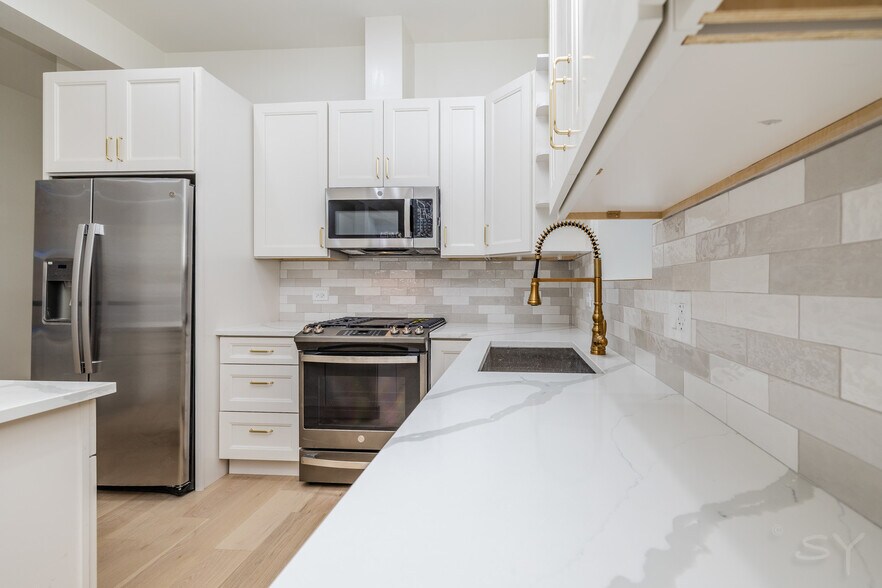 Building Photo - 1830 S Peoria St