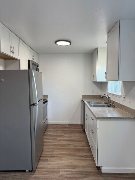 Building Photo - 5635 N 49th St