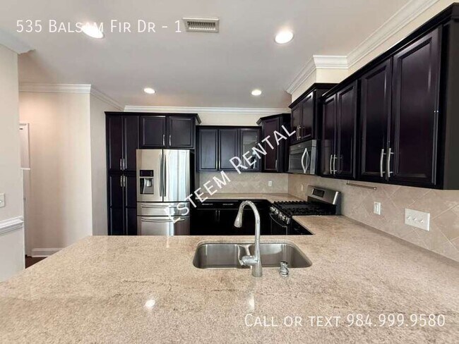 Building Photo - 535 Balsam Fir Dr