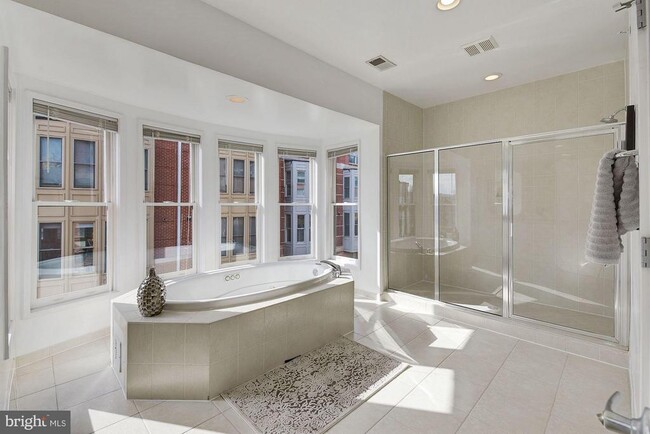 Building Photo - 1662 N Quinn St