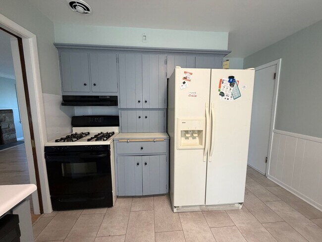 Building Photo - Charming Updated 3-Bedroom in the Heart of Alger Heights