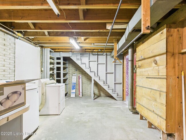 Building Photo - 207 Greenlawn Dr
