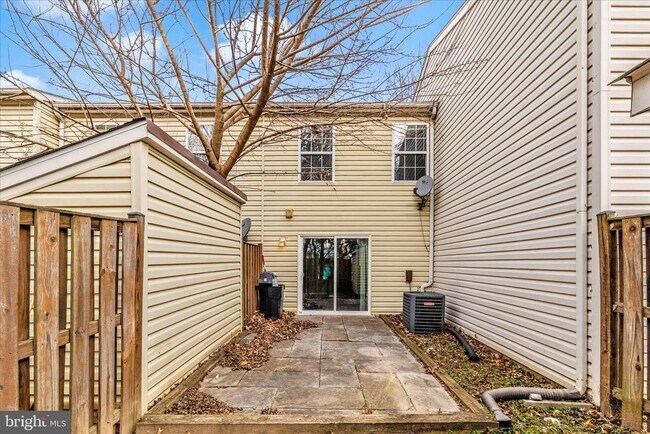 Building Photo - 584 Cotswold Ct