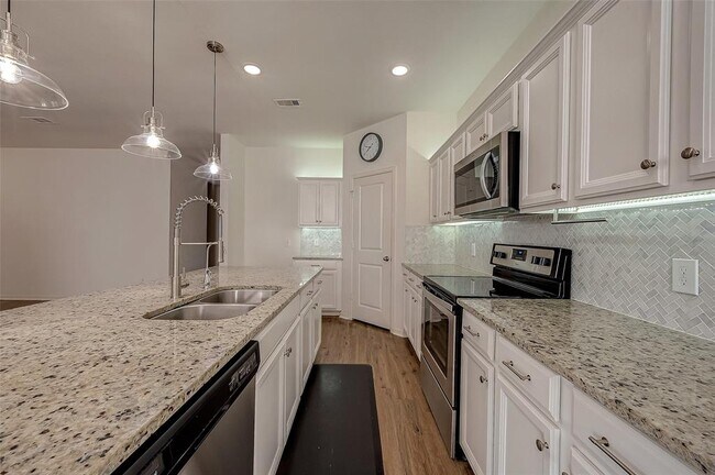 Building Photo - 1017 White Birch Ln