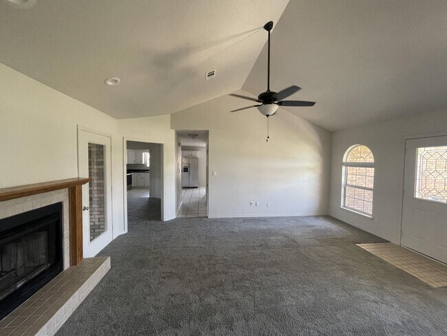 Building Photo - 2212 Peachwood Ct