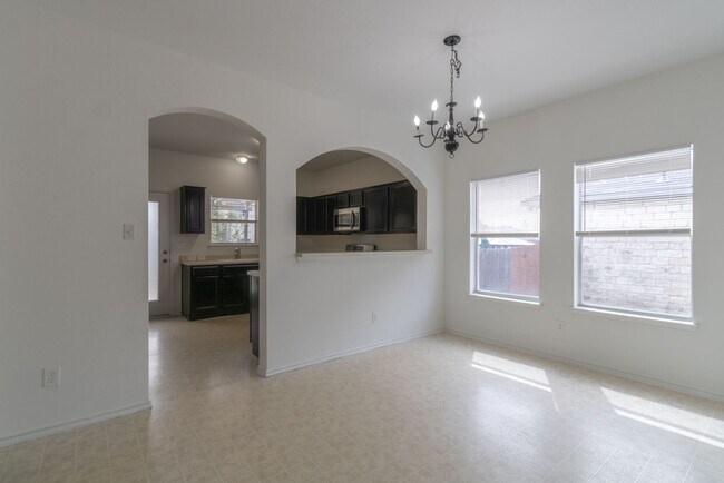 Building Photo - 702 Pampas Ricas Dr