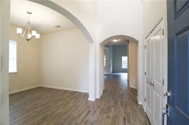 Building Photo - 5004 Bonneville Bend