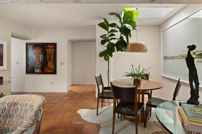 Building Photo - 303 Calle Loma Norte