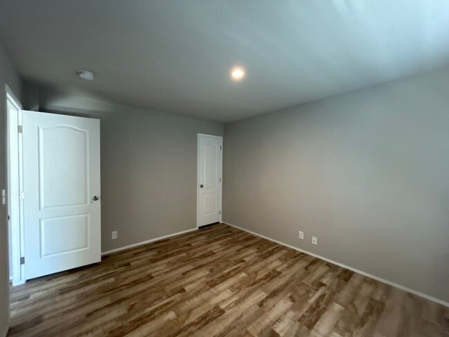 Building Photo - 223 SE 8th St