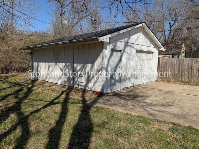 Building Photo - 2 bedroom 1 bath