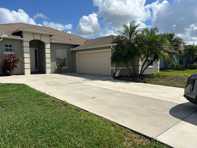 Building Photo - 1573 SW Merchant Ln