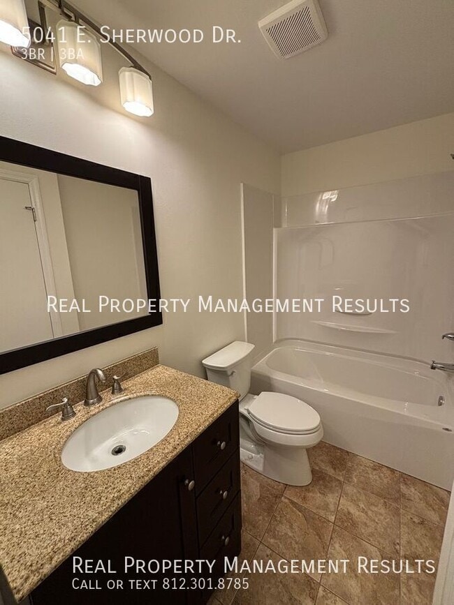 Building Photo - 5041 E Sherwood Dr