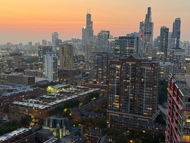 Building Photo - 1901 S Calumet Ave