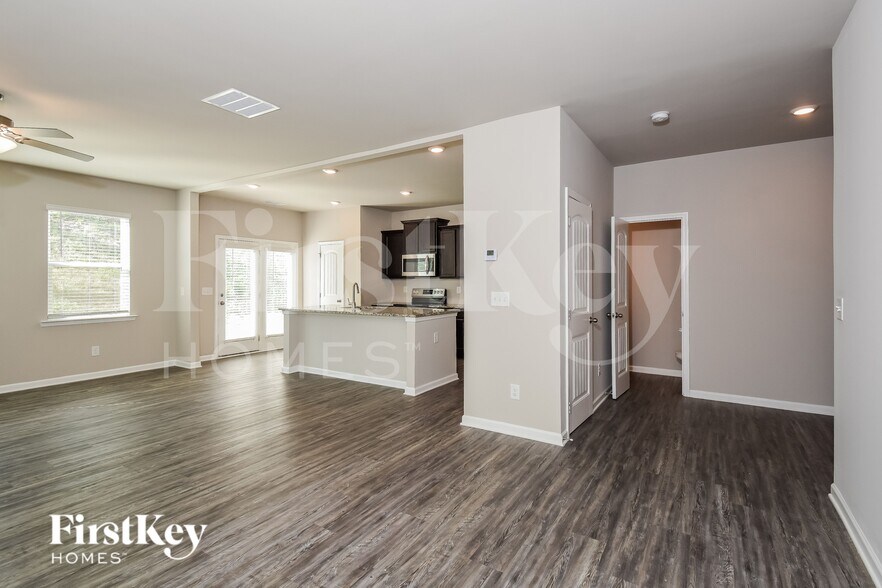 Building Photo - 4954 Hillstone Dr