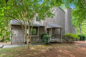 Building Photo - 60 Fernwood Ln