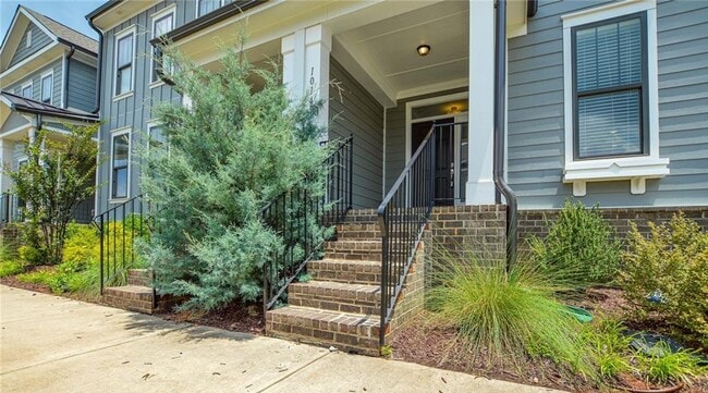 Building Photo - Charming 3BR/2.5BA Townhome located in Cab...