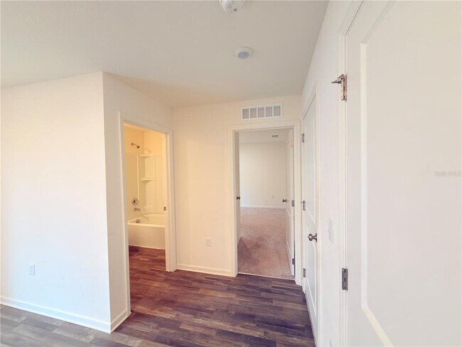 Building Photo - 733 James Ct
