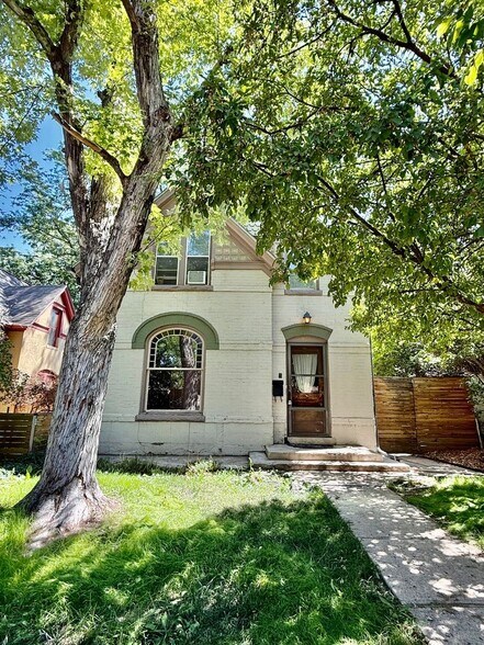 Primary Photo - 1020 Detroit St