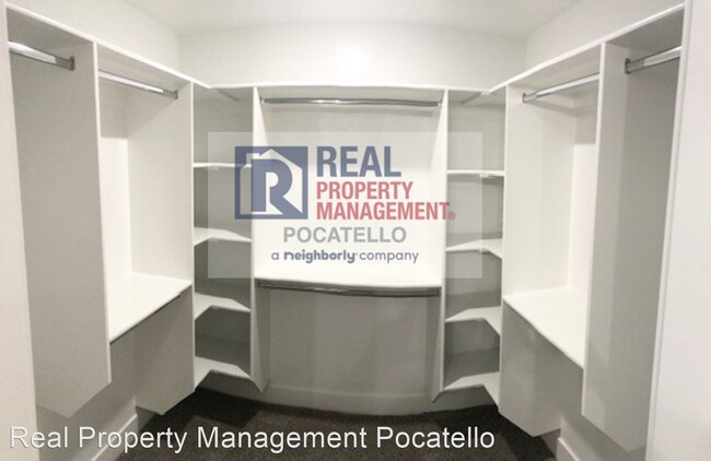 Building Photo - 3 br, 2.5 bath House - 159 Park Lawn #7