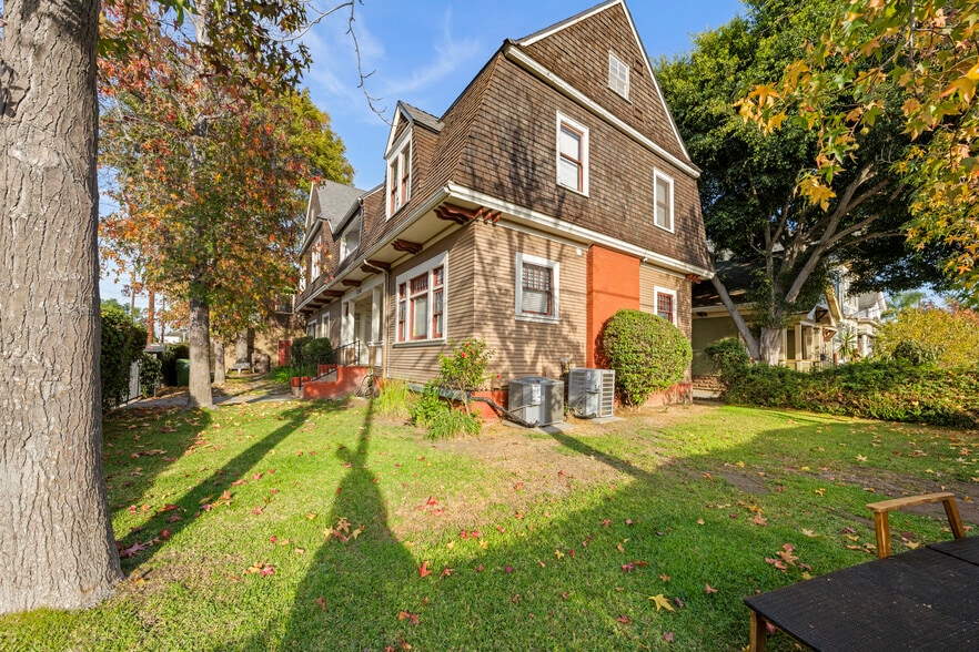 Building Photo - 2142 Portland St