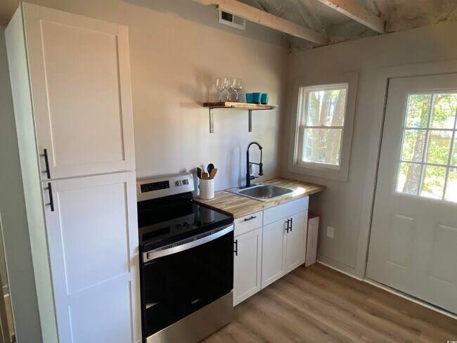 Building Photo - 398 Blockade Dr