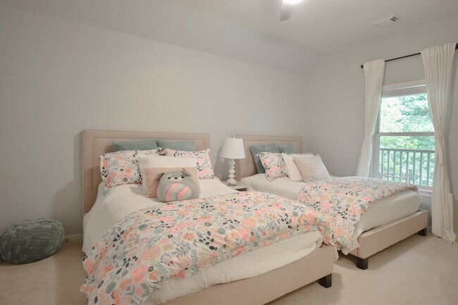 Building Photo - 7 E Shale Creek Cir