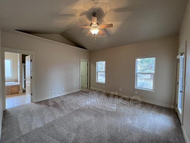 Building Photo - 835 Nutcracker Dr