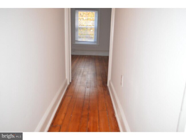 Building Photo - 117 Magnolia St