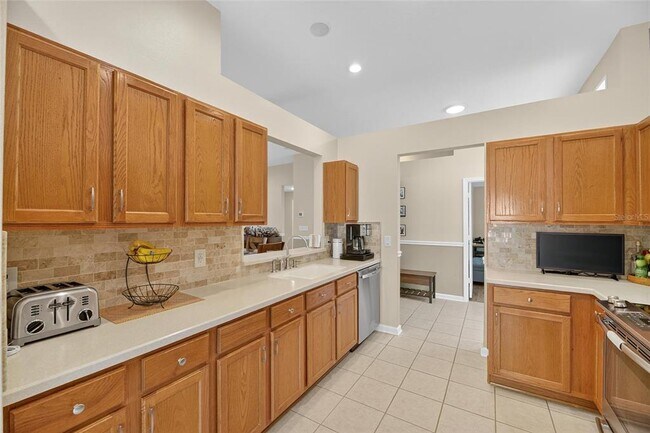 Building Photo - 12414 Cedarfield Dr