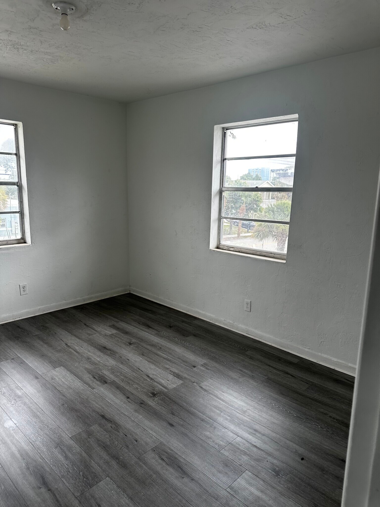 Building Photo - 1120 N Sapodilla Ave