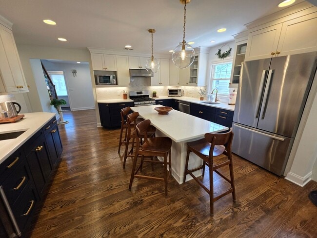 Building Photo - Luxury Living in Ridgewood