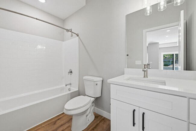 Building Photo - 4728 Walworth Ave