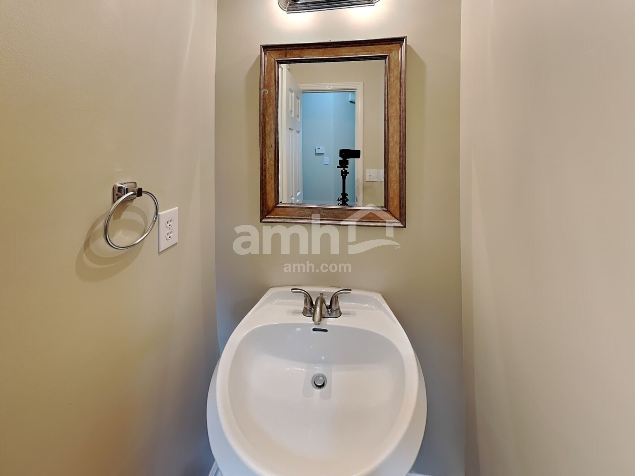 Building Photo - 6932 Silver Bend Pl