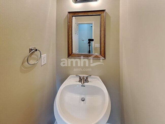 Building Photo - 6932 Silver Bend Pl