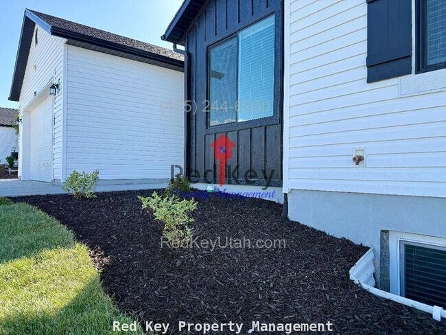 Building Photo - W High Plains Dr. Duplex