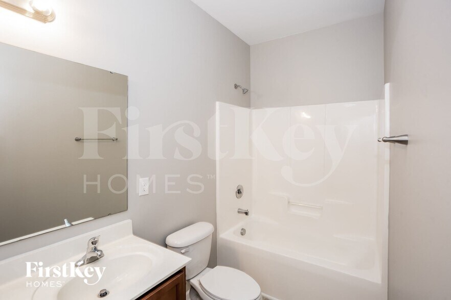 Building Photo - 3516 Larkhaven Ave SW