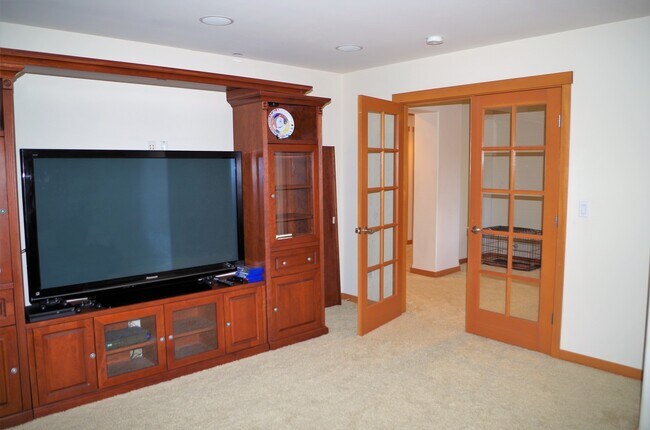 Building Photo - 4BR, 2.5 Bath + Loft DuPont Home