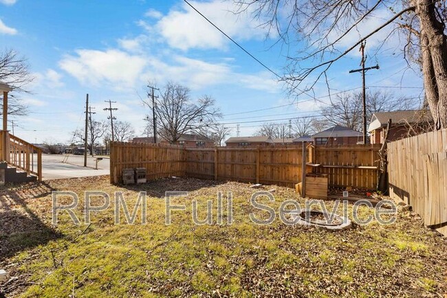 Building Photo - 2138 25th Ave N