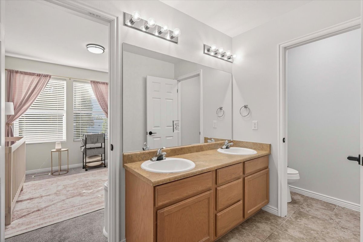 Building Photo - 1552 S 850 W