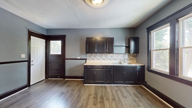 Building Photo - 4104 Clybourne