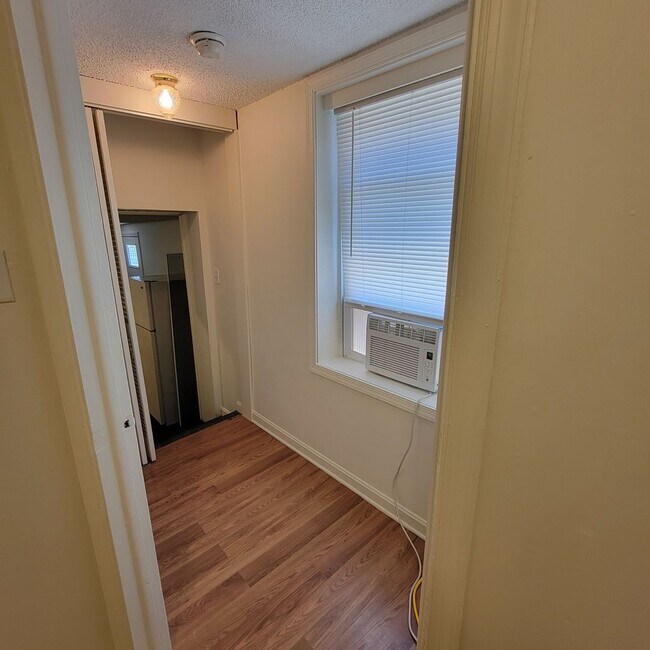 Building Photo - Welcome to Smryna!