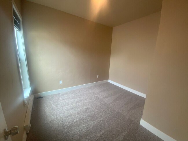 Building Photo - Newly Remodeled Tacoma Gem - Modern Comfor...