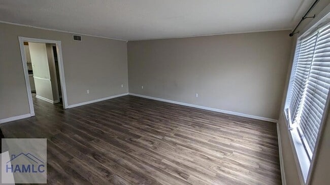 Building Photo - 1100 Pineland Ave