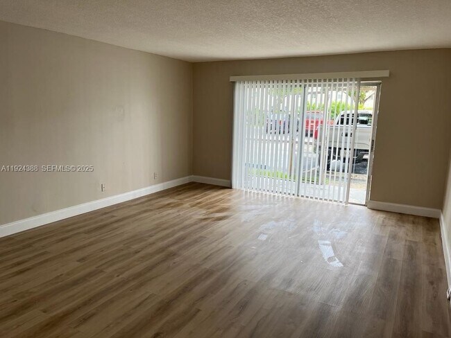 Building Photo - 4848 NW 24th Ct