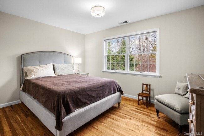 Building Photo - 105 Hardscrabble Lake Dr