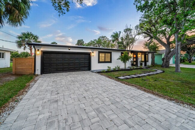 Building Photo - 115 Esther Dr